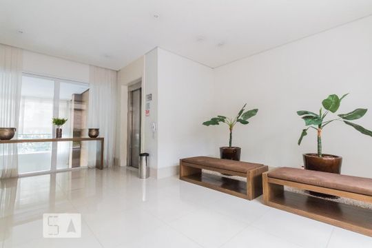 Apartamento à venda, com 242 m², 3 quartos e 3 vagas — Hall