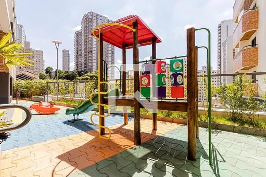 Compra apartamento mobiliado na Vila Mariana com 2 quartos, varanda gourmet e academia. — Playground