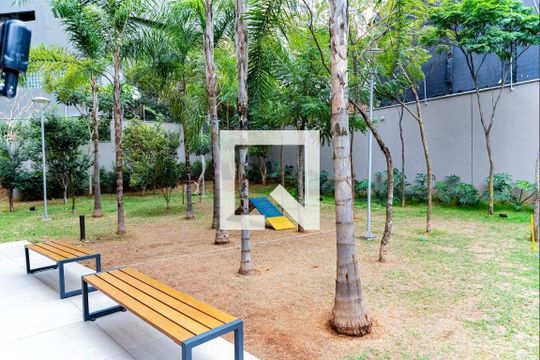 Compra apartamento mobiliado na Vila Mariana com 2 quartos, varanda gourmet e academia. — Espaço pet