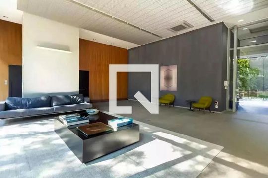 Venda de apartamento mobiliado com 2 quartos, varanda e academia no condomínio. — Hall Social