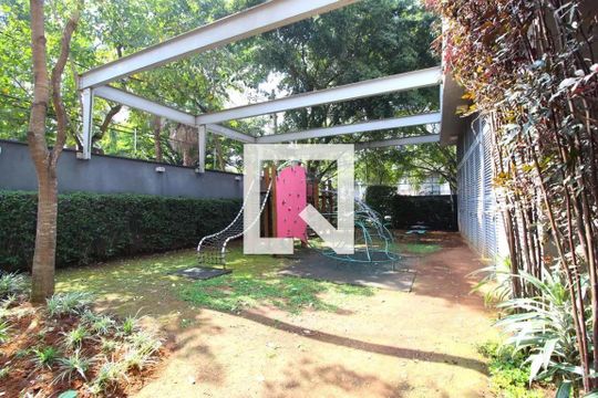 Venda de apartamento mobiliado com 2 quartos, varanda e academia no condomínio. — Playground
