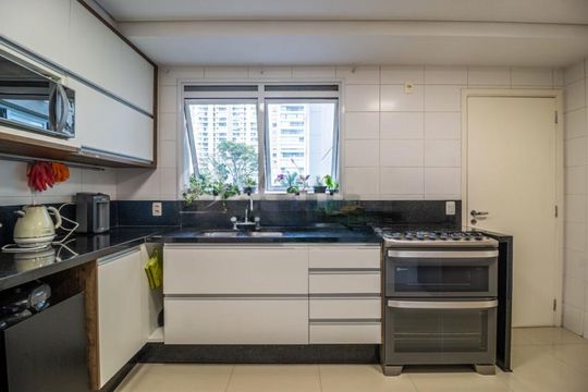 Apartamento à venda, com 274 m², 4 quartos e 4 vagas — foto 35