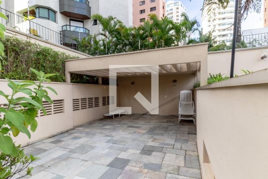 Apartamento à venda, com 405 m², 5 quartos e 4 vagas — Área comum