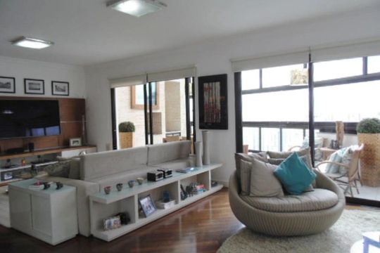 Apartamento mobiliado com 5 quartos e varanda para comprar. — foto 1