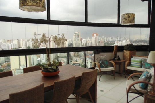 Apartamento mobiliado com 5 quartos e varanda para comprar. — foto 7