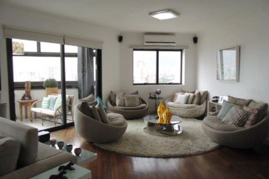 Apartamento mobiliado com 5 quartos e varanda para comprar. — foto 2