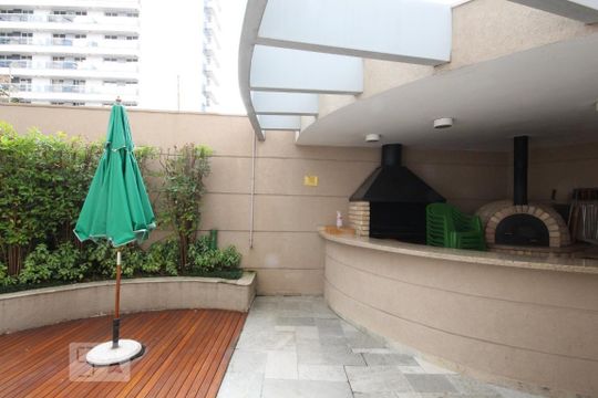 Comprar apartamento mobiliado na Vila Olímpia com 2 quartos, quintal e varanda. — Area Comum
