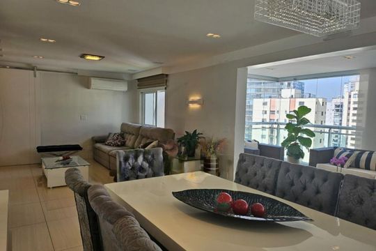 Apartamento mobiliado com 3 quartos, varanda e closet. Ideal para compra e aceita animais. — foto 2