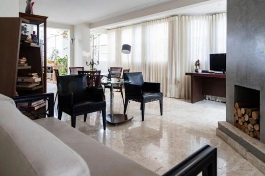 Comprar apartamento mobiliado com 2 quartos, varanda gourmet e piscina no condomínio. — foto 3