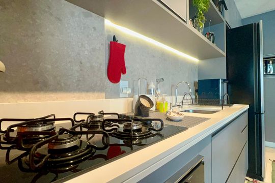 Comprar apartamento em Sumarezinho com 2 quartos, 1 suíte, varanda e academia no condomínio. — Cozinha