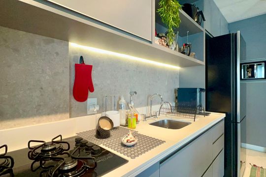 Comprar apartamento em Sumarezinho com 2 quartos, 1 suíte, varanda e academia no condomínio. — Cozinha