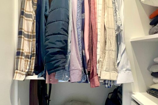 Comprar apartamento em Sumarezinho com 2 quartos, 1 suíte, varanda e academia no condomínio. — Closet da suíte