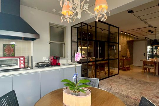 Comprar apartamento em Sumarezinho com 2 quartos, 1 suíte, varanda e academia no condomínio. — Varanda gourmet