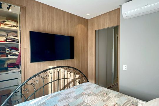 Comprar apartamento em Sumarezinho com 2 quartos, 1 suíte, varanda e academia no condomínio. — Quarto