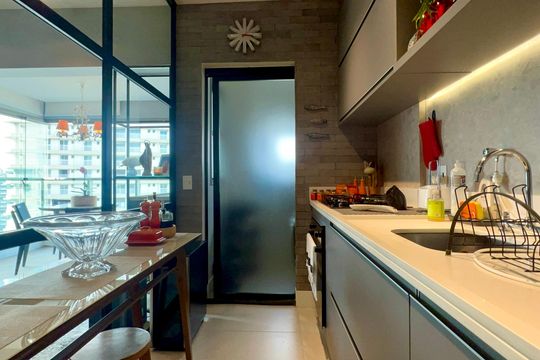 Comprar apartamento em Sumarezinho com 2 quartos, 1 suíte, varanda e academia no condomínio. — Cozinha
