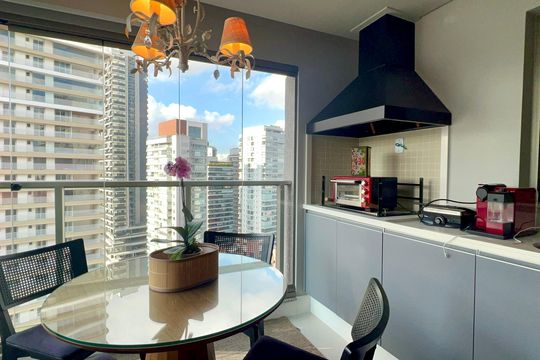 Comprar apartamento em Sumarezinho com 2 quartos, 1 suíte, varanda e academia no condomínio. — Varanda gourmet