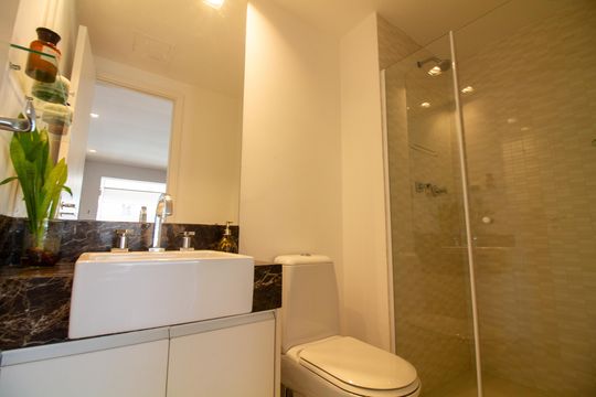 Apartamento com 2 quartos à venda. Oportunidades de compra incríveis disponíveis! — Banheiro