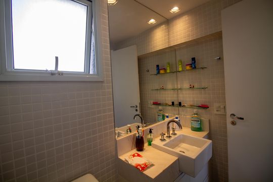 Apartamento com 2 quartos à venda. Oportunidades de compra incríveis disponíveis! — Banheiro da Suíte