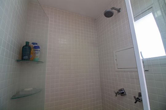 Apartamento com 2 quartos à venda. Oportunidades de compra incríveis disponíveis! — Banheiro da Suíte