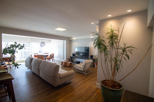 Apartamento com 2 quartos à venda. Oportunidades de compra incríveis disponíveis! — Sala