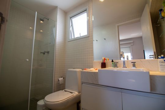 Apartamento com 2 quartos à venda. Oportunidades de compra incríveis disponíveis! — Banheiro da Suíte