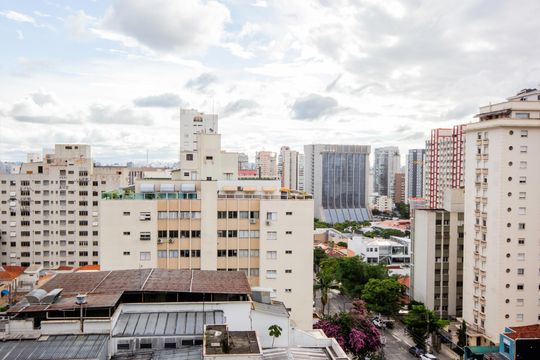 Apartamento mobiliado com 6 quartos, piscina e academia no condomínio, closet. Ideal para comprar. — foto 40