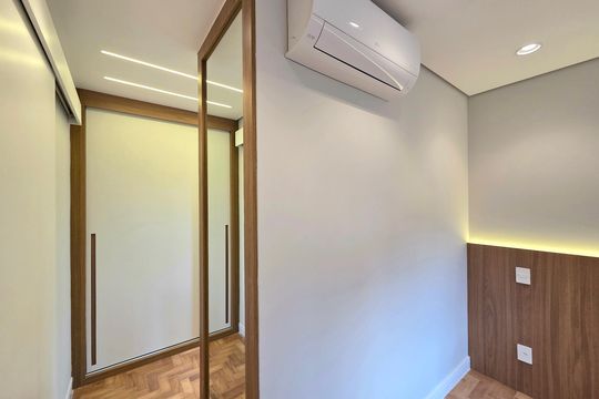 Compra apartamento Itaim Bibi: 2 quartos, varanda. — Suíte 