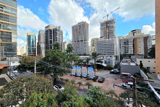 Compra apartamento Itaim Bibi: 2 quartos, varanda. — Vista