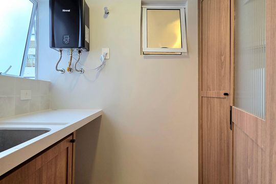 Compra apartamento Itaim Bibi: 2 quartos, varanda. — Área de Serviço
