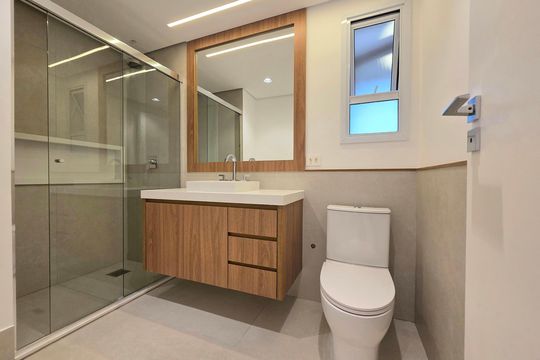 Compra apartamento Itaim Bibi: 2 quartos, varanda. — Banheiro Social