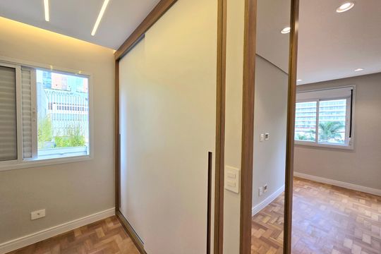 Compra apartamento Itaim Bibi: 2 quartos, varanda. — Suíte 