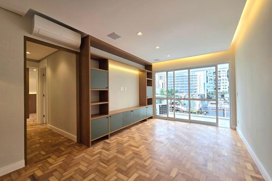 Compra apartamento Itaim Bibi: 2 quartos, varanda. — Sala