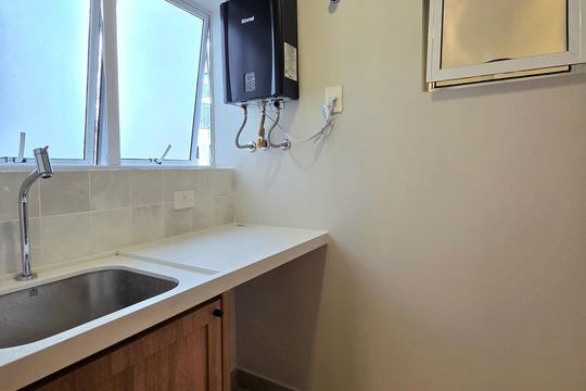 Compra apartamento Itaim Bibi: 2 quartos, varanda. — Área de Serviço