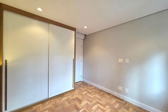 Compra apartamento Itaim Bibi: 2 quartos, varanda. — Quarto 2