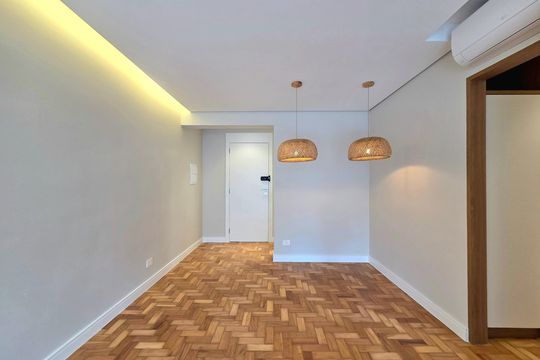 Compra apartamento Itaim Bibi: 2 quartos, varanda. — Sala