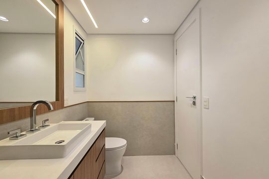 Compra apartamento Itaim Bibi: 2 quartos, varanda. — Banheiro Social
