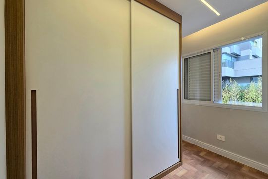Compra apartamento Itaim Bibi: 2 quartos, varanda. — Suíte 