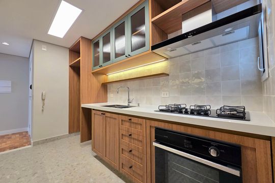 Compra apartamento Itaim Bibi: 2 quartos, varanda. — Cozinha