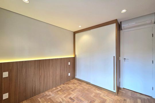 Compra apartamento Itaim Bibi: 2 quartos, varanda. — Quarto 2
