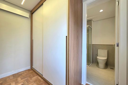 Compra apartamento Itaim Bibi: 2 quartos, varanda. — Suíte 