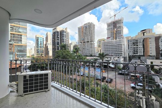Compra apartamento Itaim Bibi: 2 quartos, varanda. — Varanda