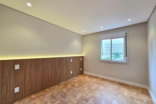 Compra apartamento Itaim Bibi: 2 quartos, varanda. — Suíte 