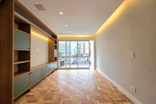 Compra apartamento Itaim Bibi: 2 quartos, varanda. — Sala