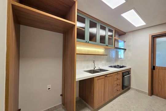 Compra apartamento Itaim Bibi: 2 quartos, varanda. — Cozinha