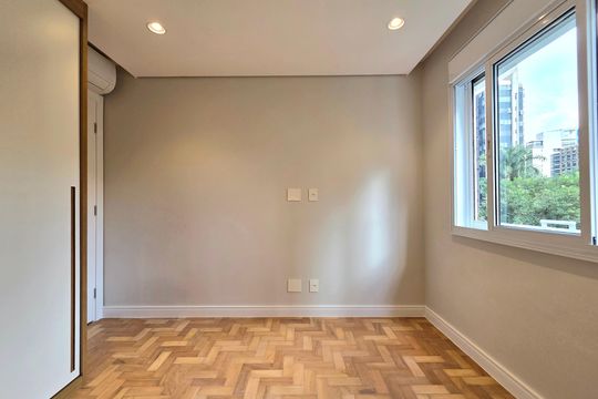 Compra apartamento Itaim Bibi: 2 quartos, varanda. — Quarto 2