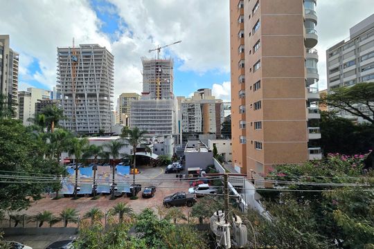 Compra apartamento Itaim Bibi: 2 quartos, varanda. — Vista