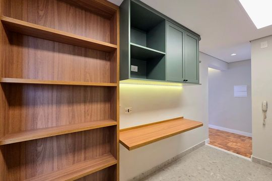 Compra apartamento Itaim Bibi: 2 quartos, varanda. — Cozinha