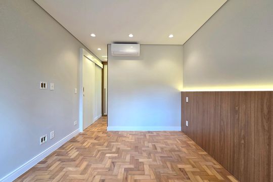 Compra apartamento Itaim Bibi: 2 quartos, varanda. — Suíte 
