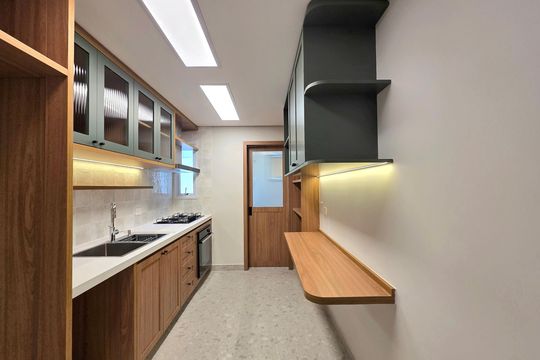 Compra apartamento Itaim Bibi: 2 quartos, varanda. — Cozinha