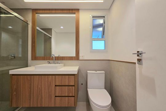 Compra apartamento Itaim Bibi: 2 quartos, varanda. — Banheiro Social